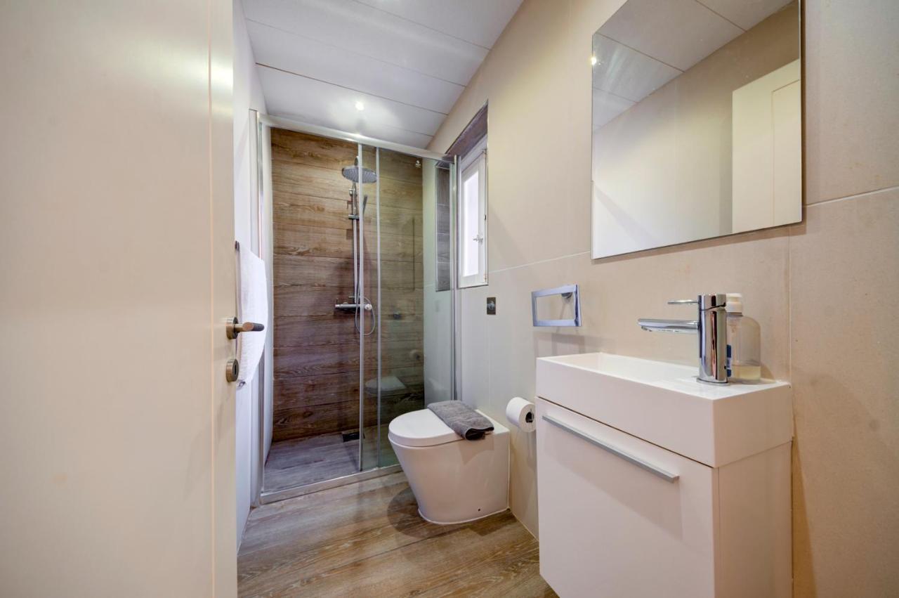 Tritoni Harbour -