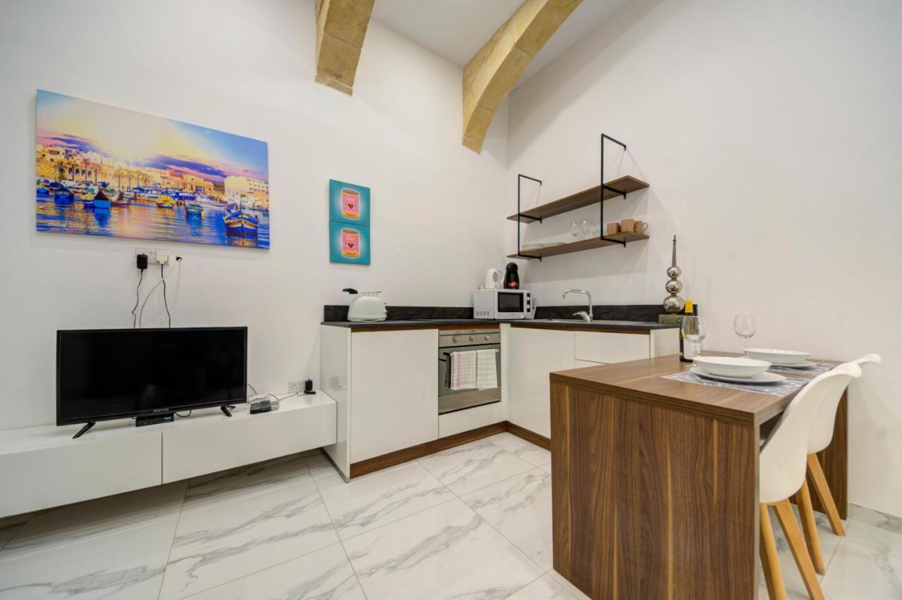 Tritoni Harbour - *