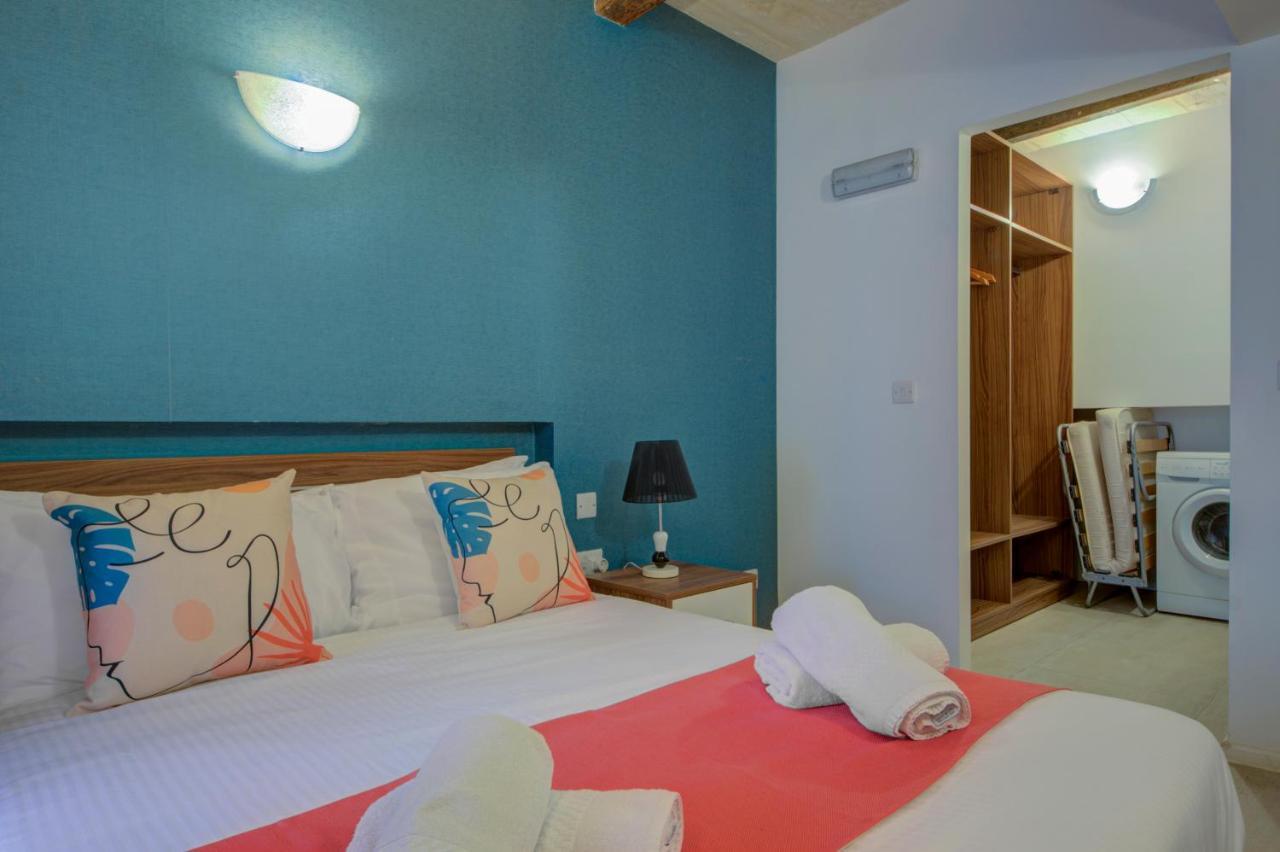 Tritoni Harbour -