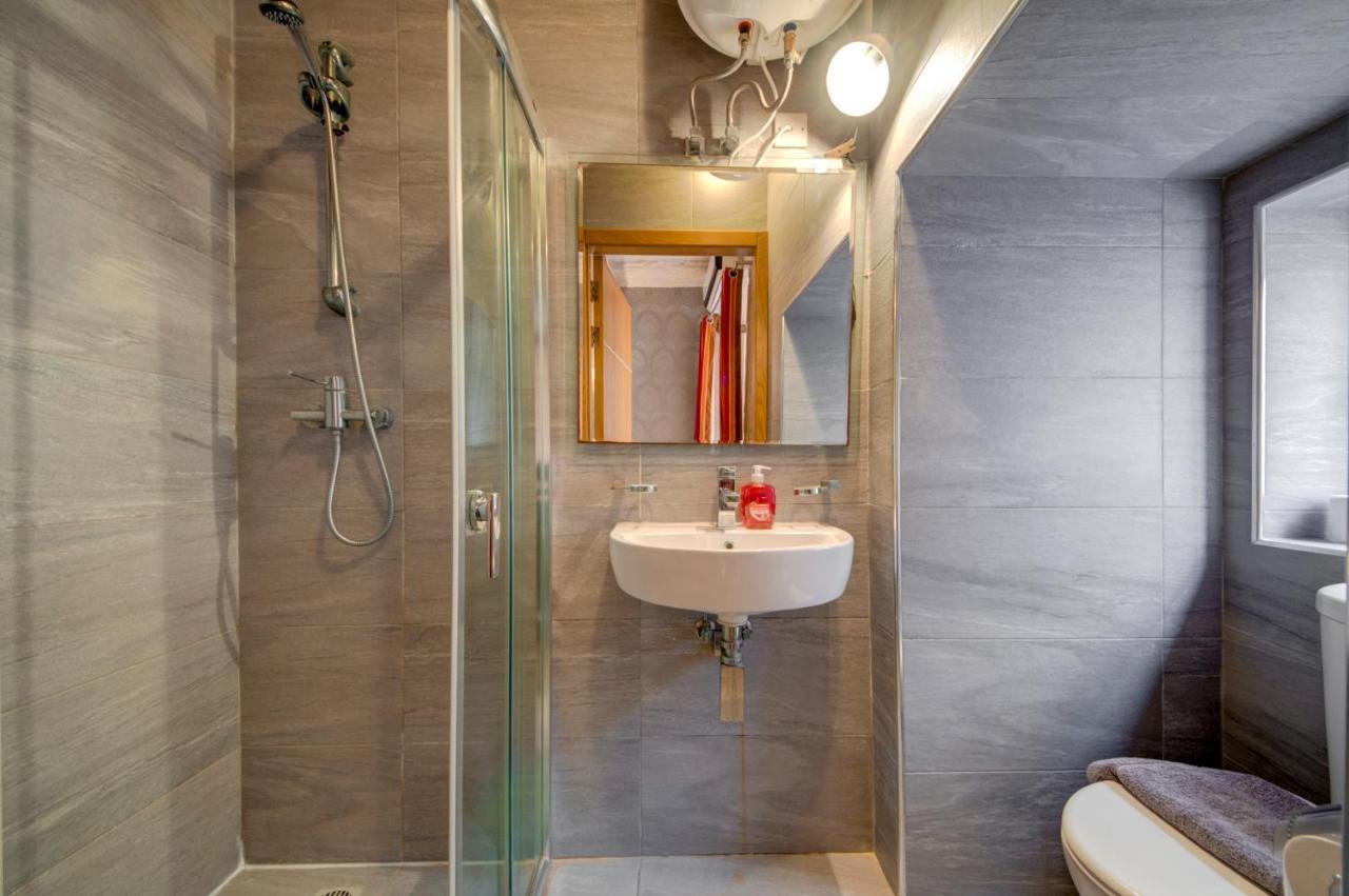 Tritoni Harbour -