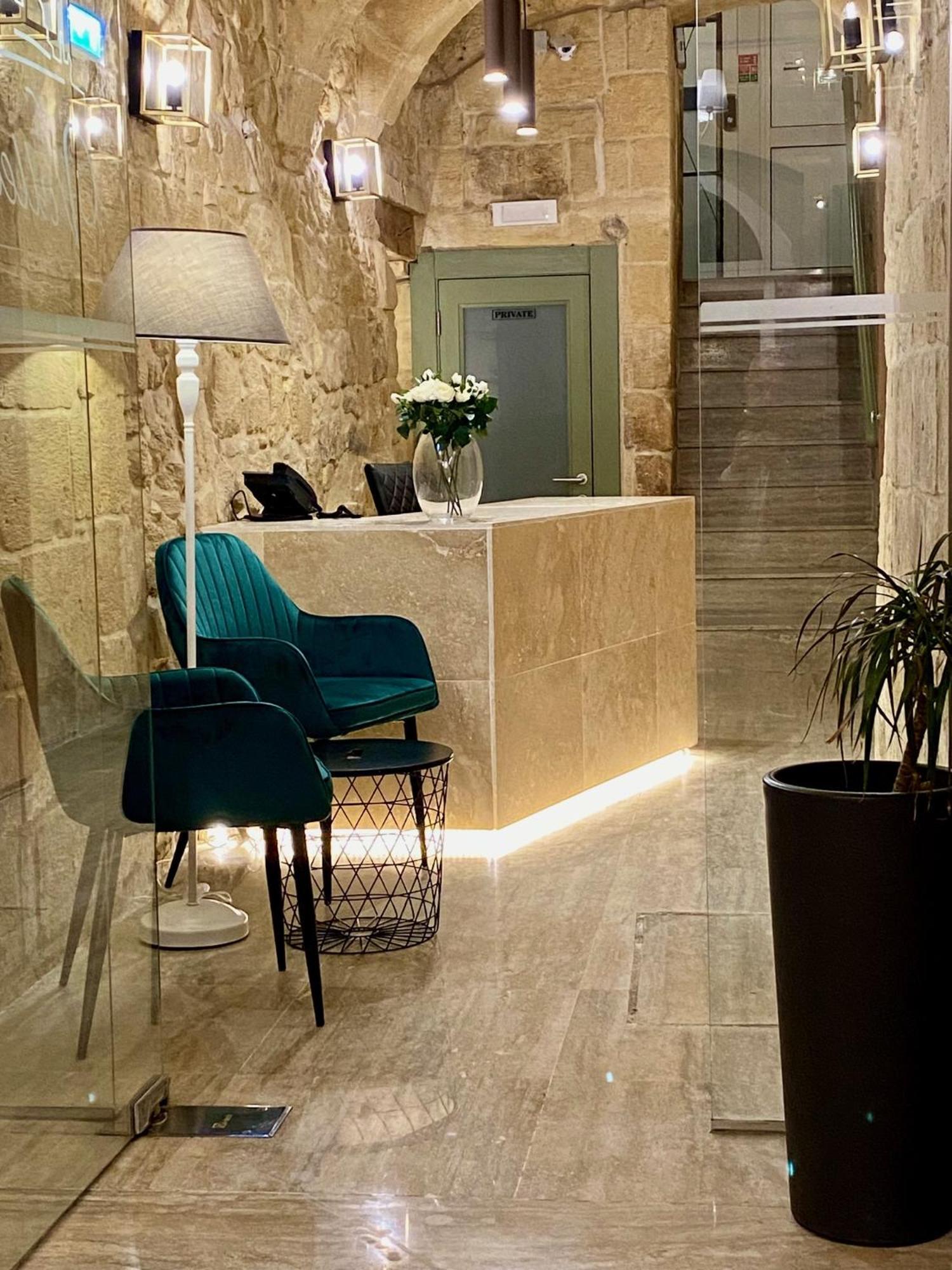Tritoni Harbour - *