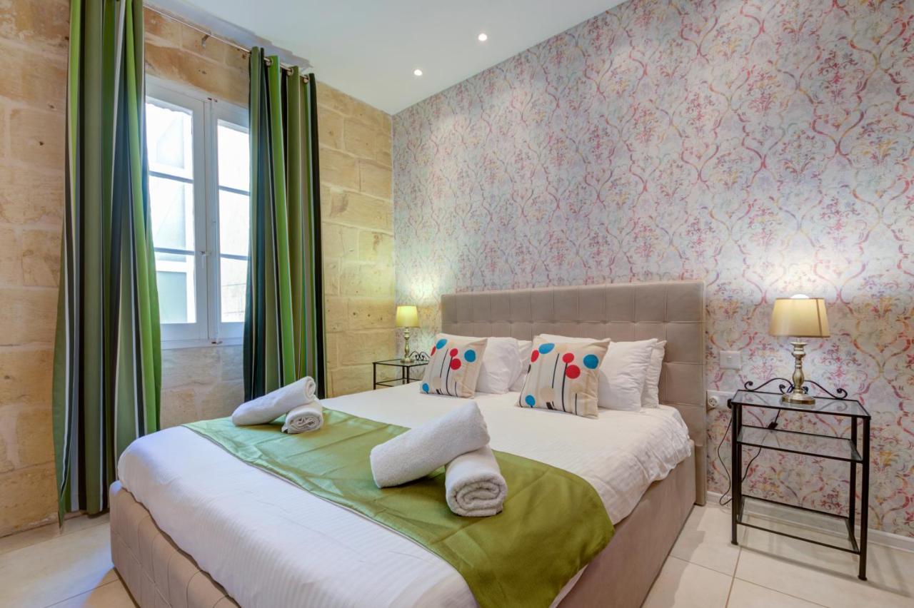 Tritoni Harbour - *