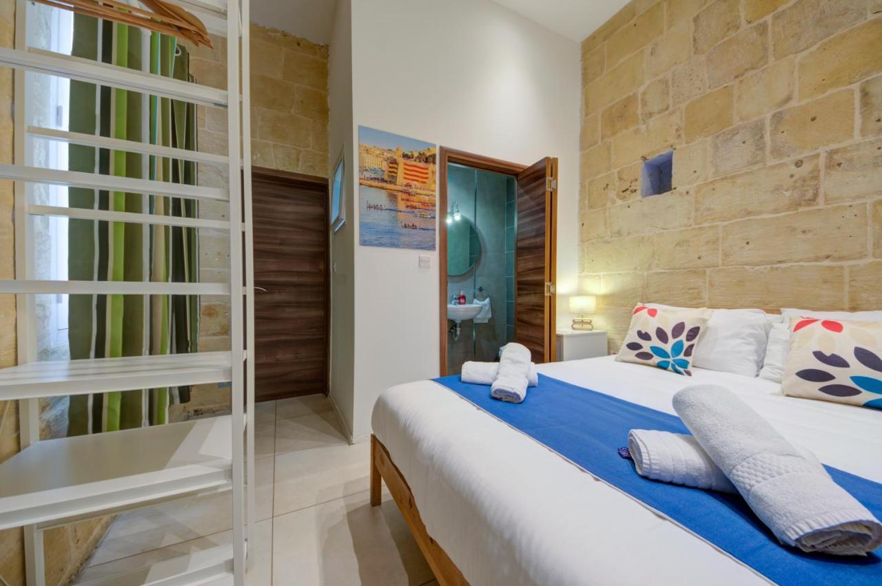 Tritoni Harbour - *